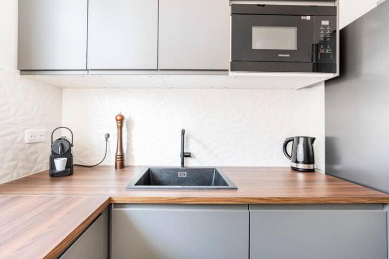 The Square, Paris-Asnieres, Private Apartment With Bedroom And Living Room Eksteriør billede
