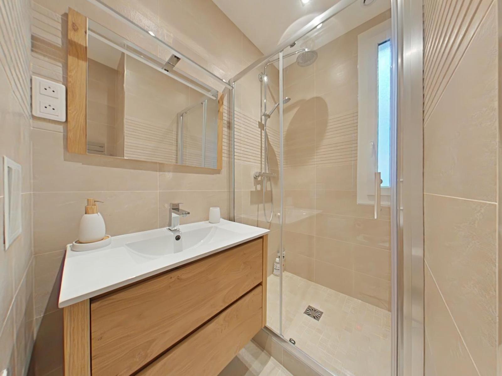 The Square, Paris-Asnieres, Private Apartment With Bedroom And Living Room Eksteriør billede